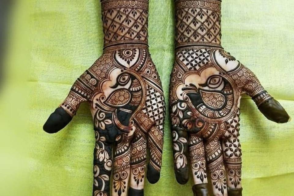 Traditional Mehndi Design - Seema Mehandi Art